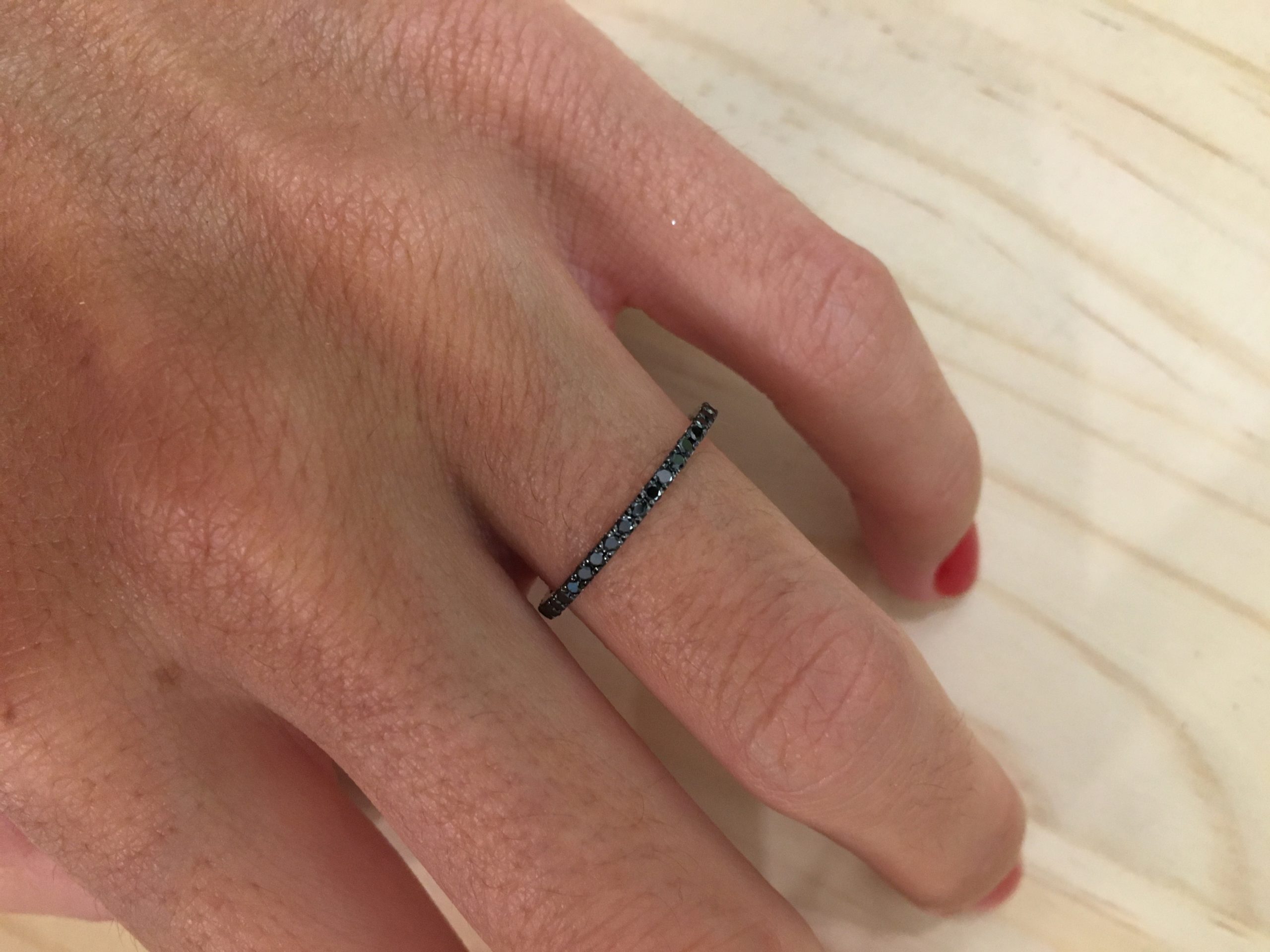 anillos con diamantes negros