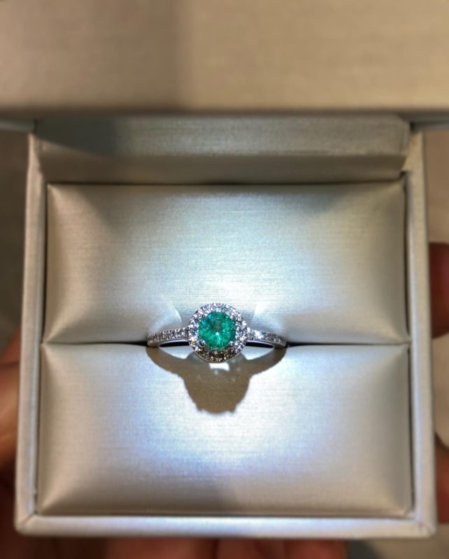 anillos de diamantes clásicos