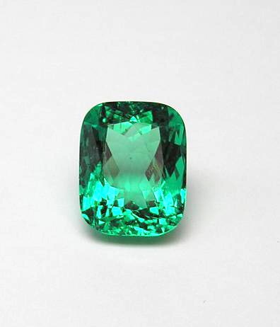 anillos de compromiso con esmeraldas