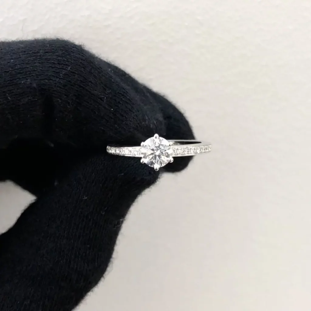 tres opciones para usar los anillos de compromiso tras la boda