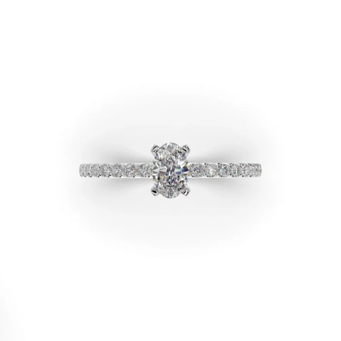 Solitario de compromiso con diamante talla oval y 16 brillantes
