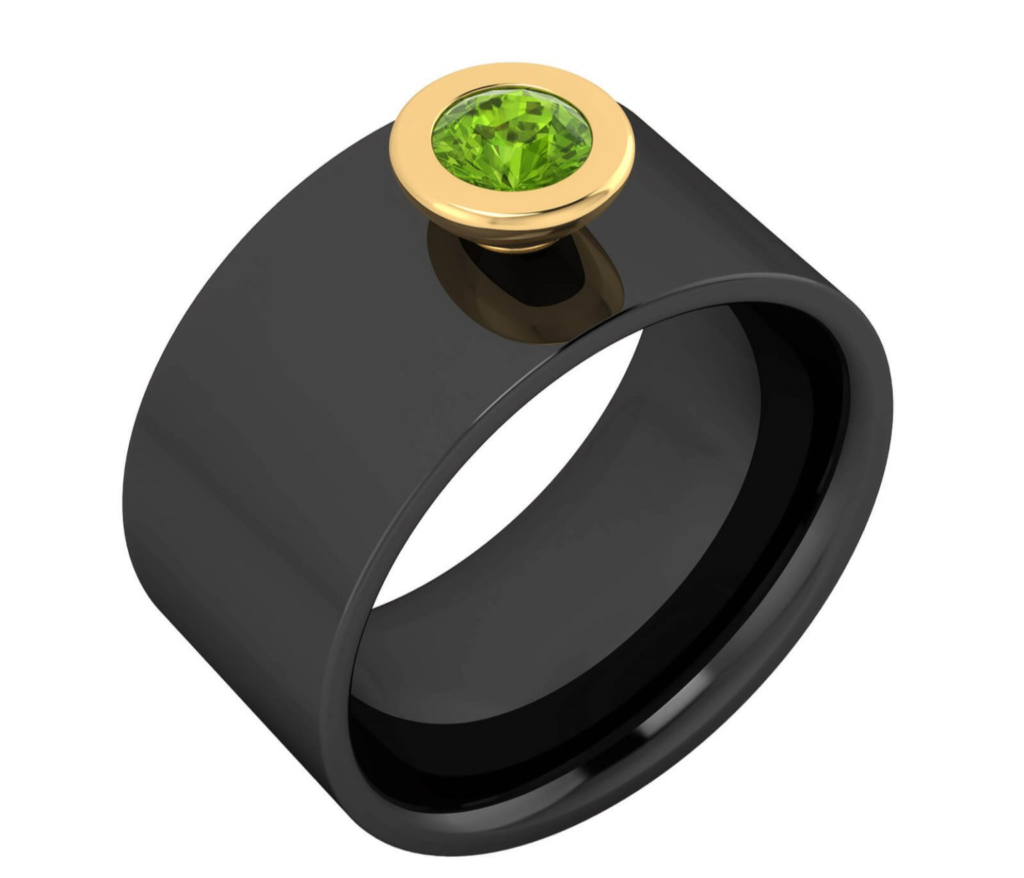 anillo realizado en oro negro de 18kt con brazo ancho y detalle en oro amarillo con peridoto central